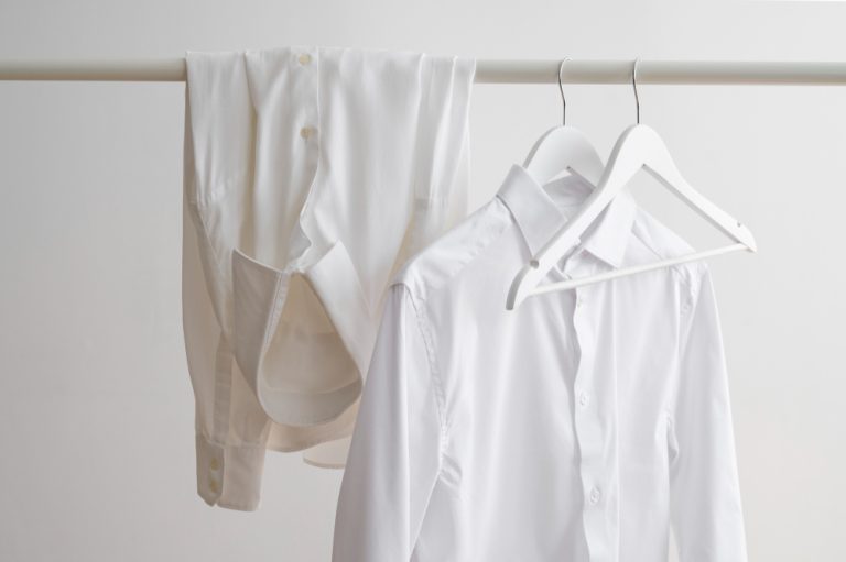 cuci baju putih
