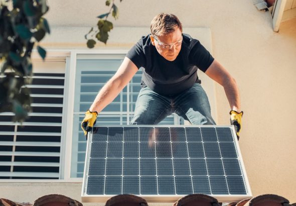Memasang solar panel